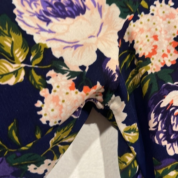 Honey Punch, size medium, navy floral dress. - Picture 5 of 6